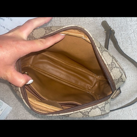 Vintage, used, Gucci crossbody. Pocket in front and zipper closure - Picture 7 of 8